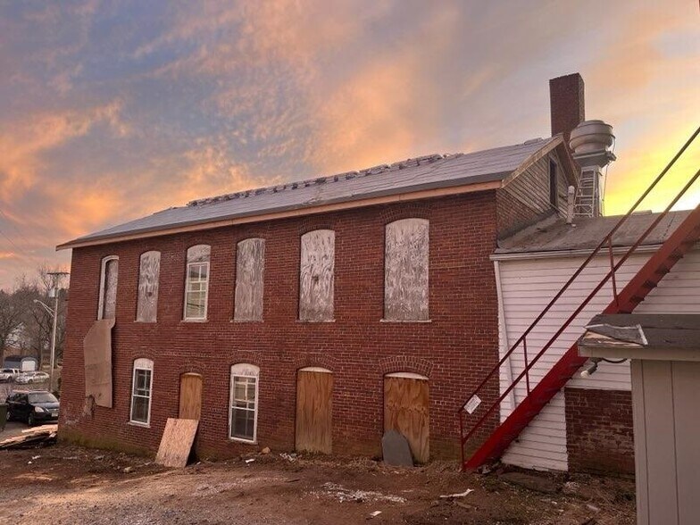 More Photos Of 65 E Washington Ave, Washington Apartments For Lease