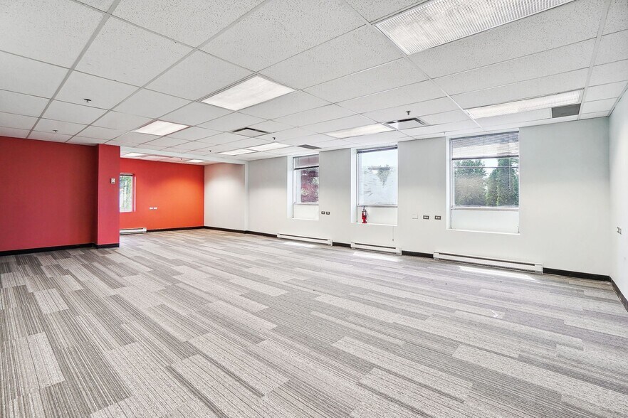 More Photos Of 11625 Av 55e, Montréal Warehouse For Lease