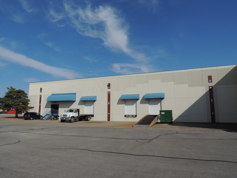 More Photos Of 414-522 E 16th Ave, North Kansas City Warehouse For Lease