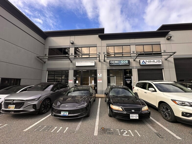 More Photos Of 15272 Croydon Dr, Surrey Office Residential For Sale