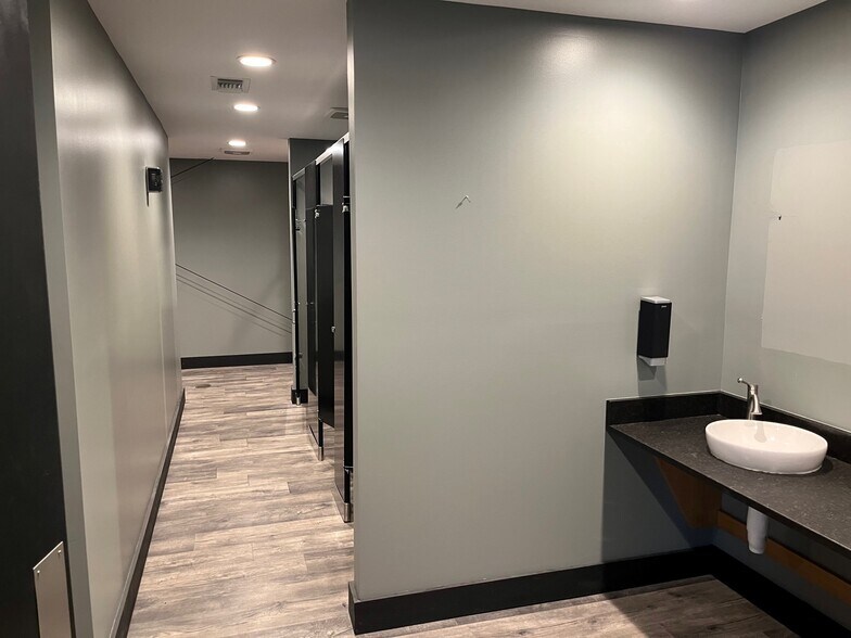 More Photos Of 50 Deerlake Rd, Brevard Specialty For Sale