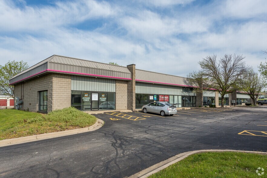 Primary Photo Of 10095 Hickman Ct, Clive Showroom For Lease