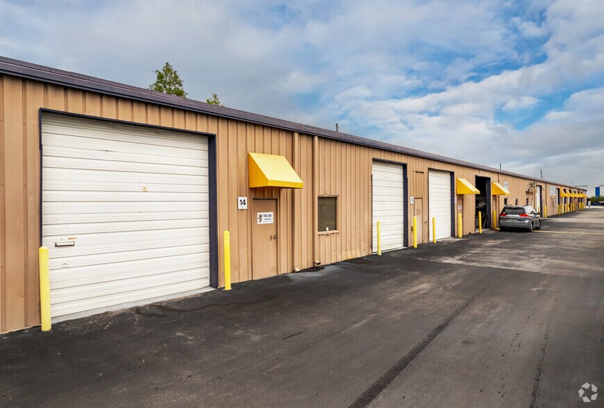 More Photos Of 13584 49th St N, Clearwater Manufacturing For Lease