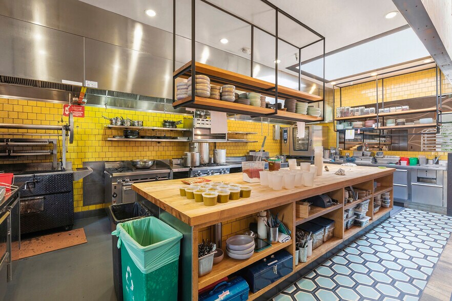 More Photos Of 871 Sutter St, San Francisco Storefront For Sale