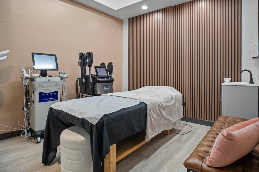 More Photos Of 2535 Kettner Blvd, San Diego Office Residential For Sale