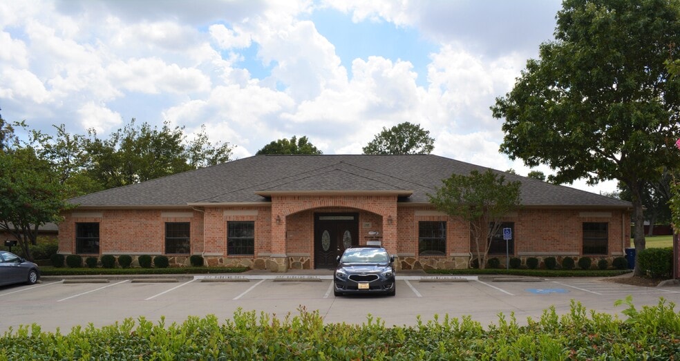 More Photos Of 2309 Virginia Pky, McKinney Medical For Lease