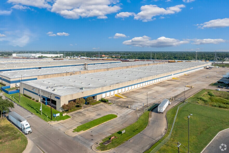 Primary Photo Of 8705 Citypark Loop, Houston Unknown For Lease