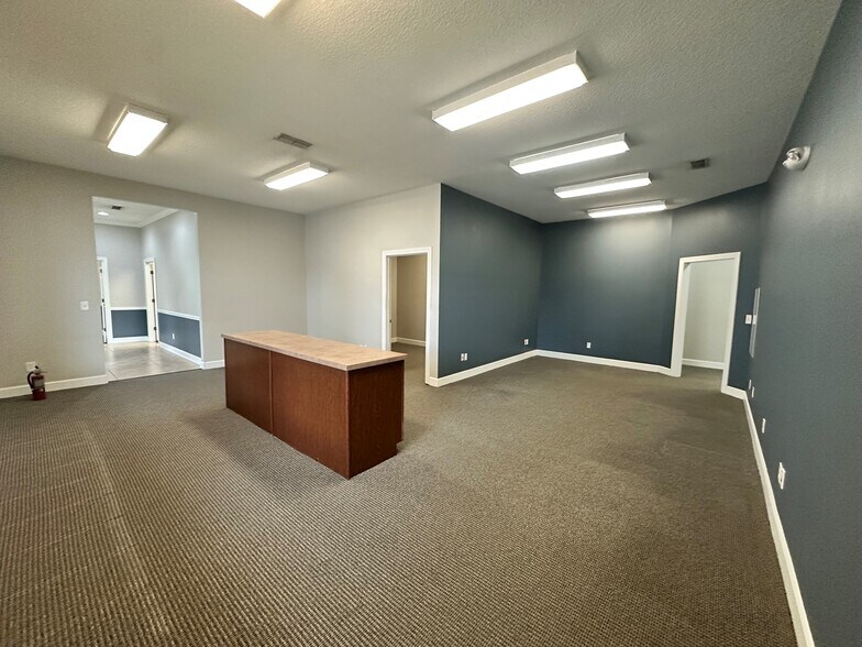 More Photos Of 9191 RG Skinner Pky, Jacksonville Office For Sale