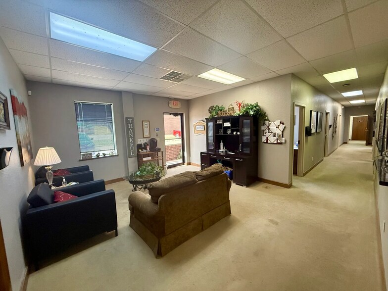More Photos Of 2017-2019 Heritage Park Dr, Oklahoma City Office For Sale
