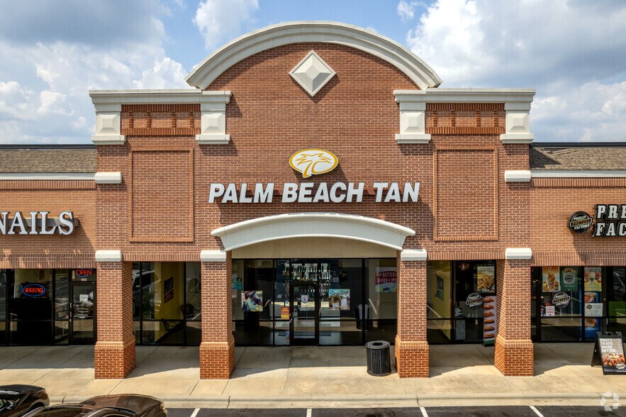 More Photos Of 12806-12820 S Tryon St, Charlotte Supermarket For Lease