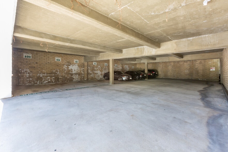 More Photos Of 23030 Lyons Ave, Santa Clarita Medical For Lease