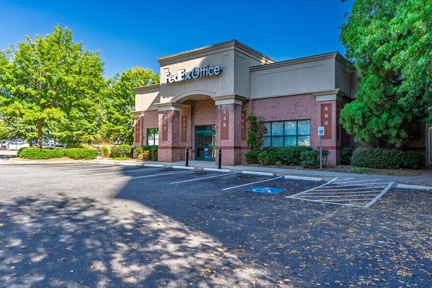 More Photos Of 2676 Paces Ferry Rd SE, Atlanta Freestanding For Lease