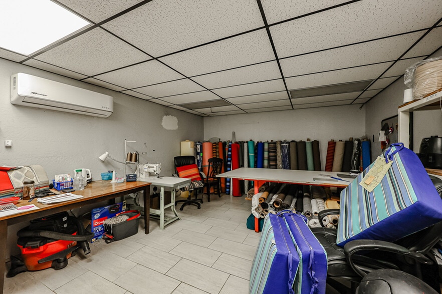 More Photos Of 236 S Alma School Rd, Mesa Showroom For Sale