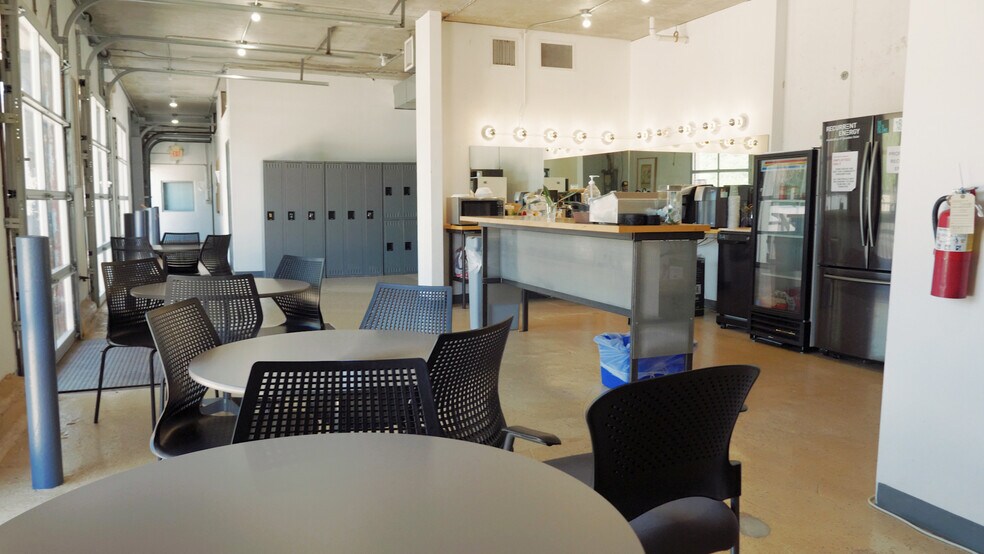 More Photos Of 3000 E Cesar Chavez St, Austin Office For Lease