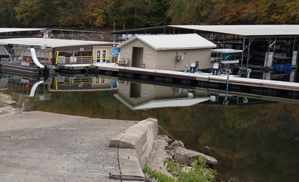 More Photos Of 440 Arlon Webb Rd, Celina Marina For Sale