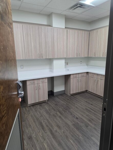 More Photos Of 150 Stephen P Yokich Pky, Spring Hill Storefront Retail Office For Lease