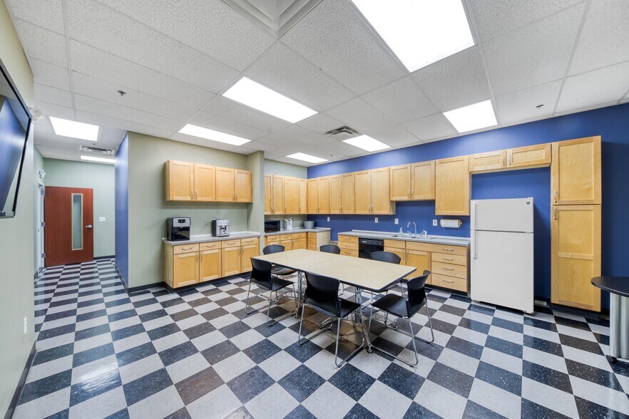 More Photos Of 3050 Matlock Dr, Kennesaw Light Manufacturing For Sale