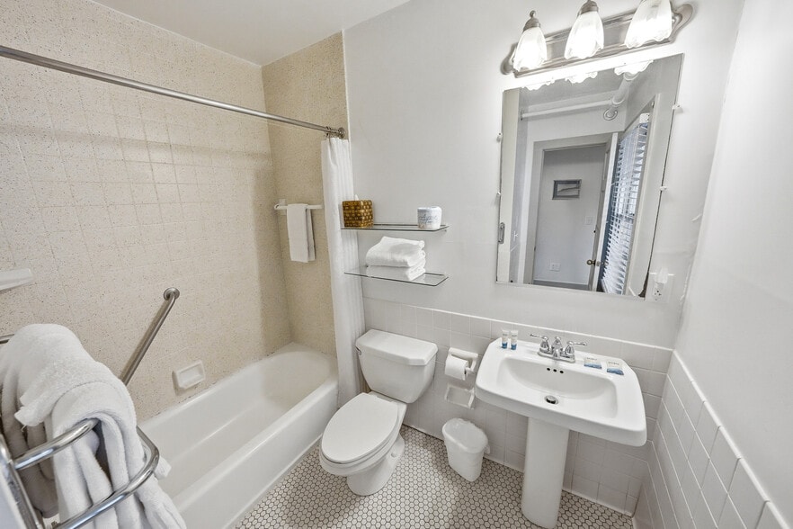 More Photos Of 6715 S Croatan Hwy, Nags Head Hotel For Sale