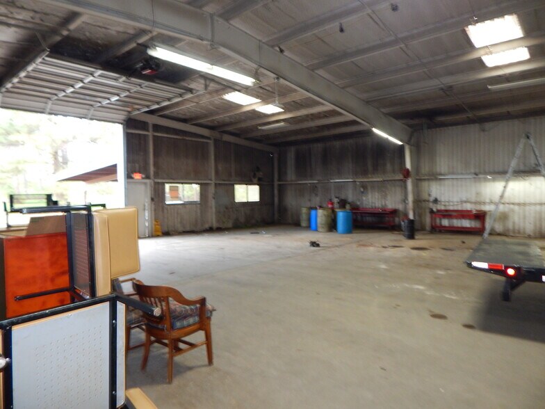 More Photos Of 143 Texas Highway 49, Hughes Springs Auto Repair For Sale