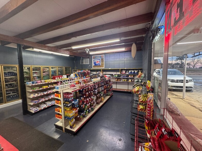 Primary Photo Of 5348 GA Highway 37 W, Hartsfield Convenience Store For Sale