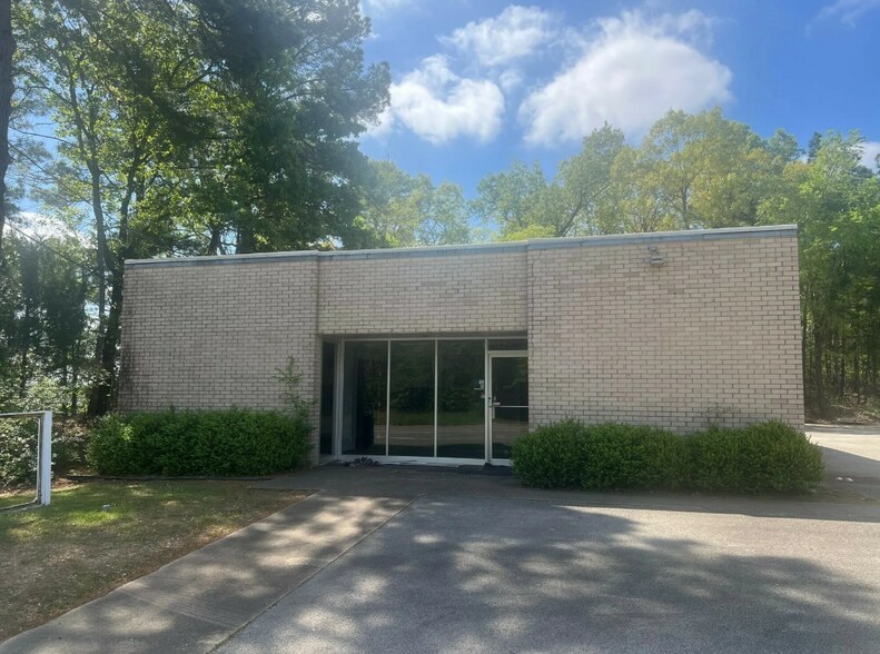 More Photos Of 2819 University Blvd, Tyler Warehouse For Lease