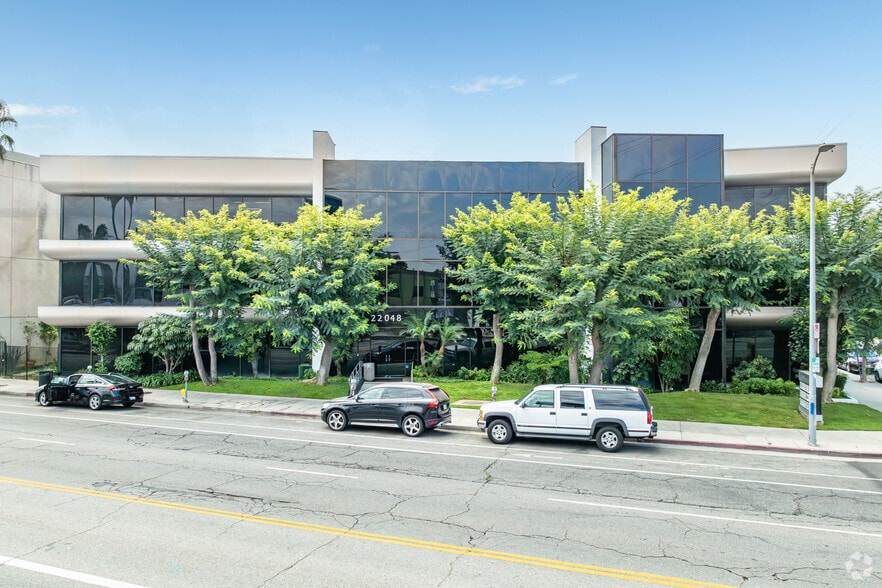 More Photos Of 22048 Sherman Way, Canoga Park Office For Lease