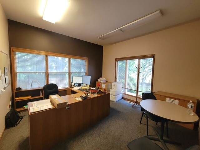 More Photos Of 1 Geeding Ln, Troy Medical For Lease