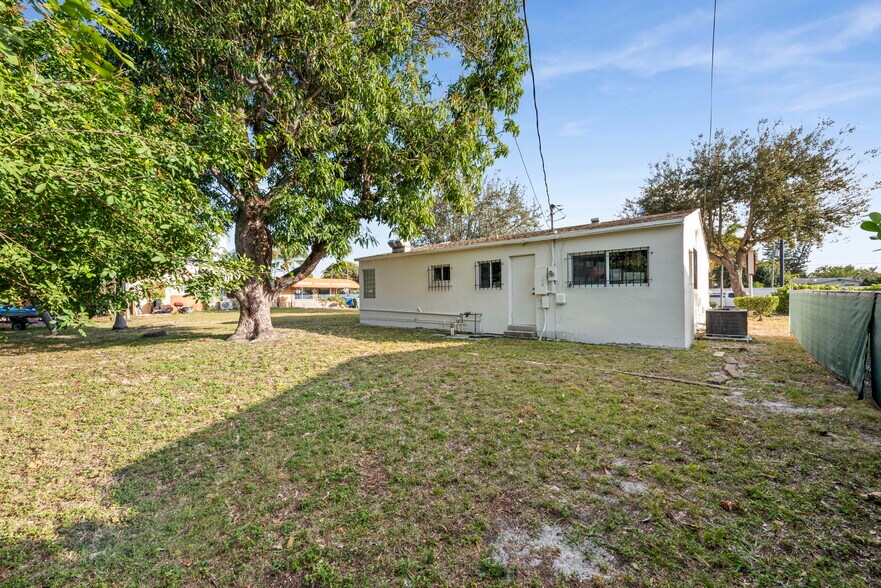 More Photos Of 141 E Commercial Blvd, Oakland Park Office For Sale