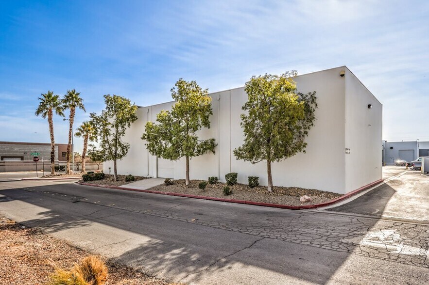 More Photos Of 5965 Harrison Dr, Las Vegas Warehouse For Sale