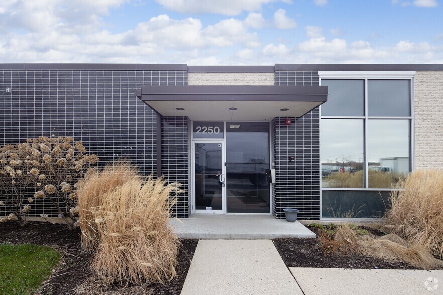 More Photos Of 2250 Arthur Ave, Elk Grove Village Warehouse For Lease