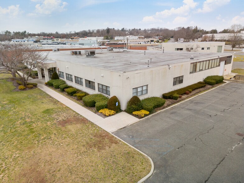 More Photos Of 170 Eileen Way, Syosset Flex For Lease