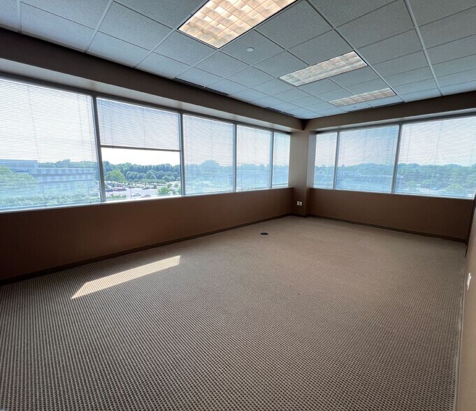 More Photos Of 10330 N Meridian St, Indianapolis Medical For Lease