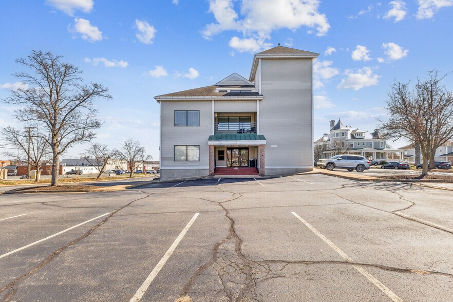More Photos Of 602 S King St, Leesburg Medical For Sale