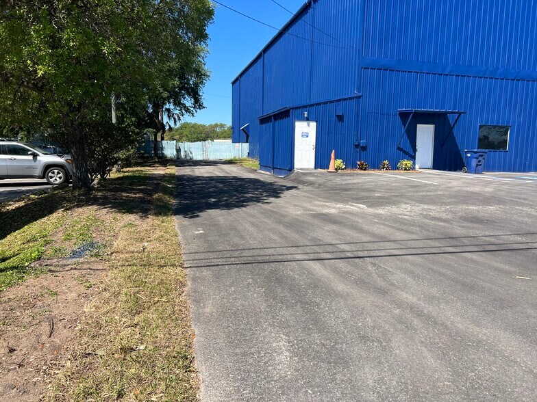 More Photos Of 2102 Orient Rd, Tampa Warehouse For Sale