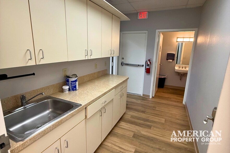 More Photos Of 201 4th Ave, Bradenton Medical For Sale