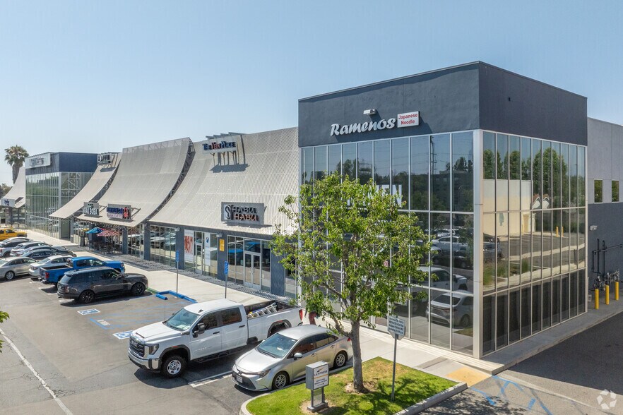 More Photos Of 1945 E 17th St, Santa Ana Freestanding For Lease