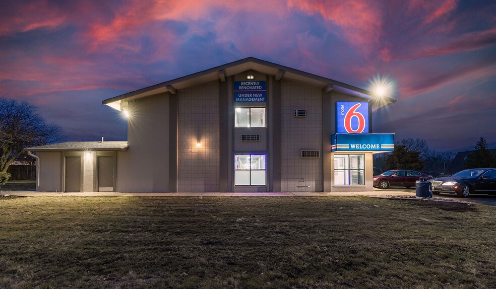 More Photos Of 1600 N Main St, Normal Hotel For Sale