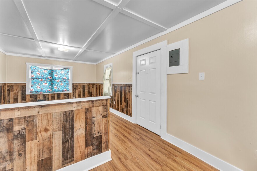 More Photos Of 558 W Outer Dr, Oak Ridge Multifamily For Sale