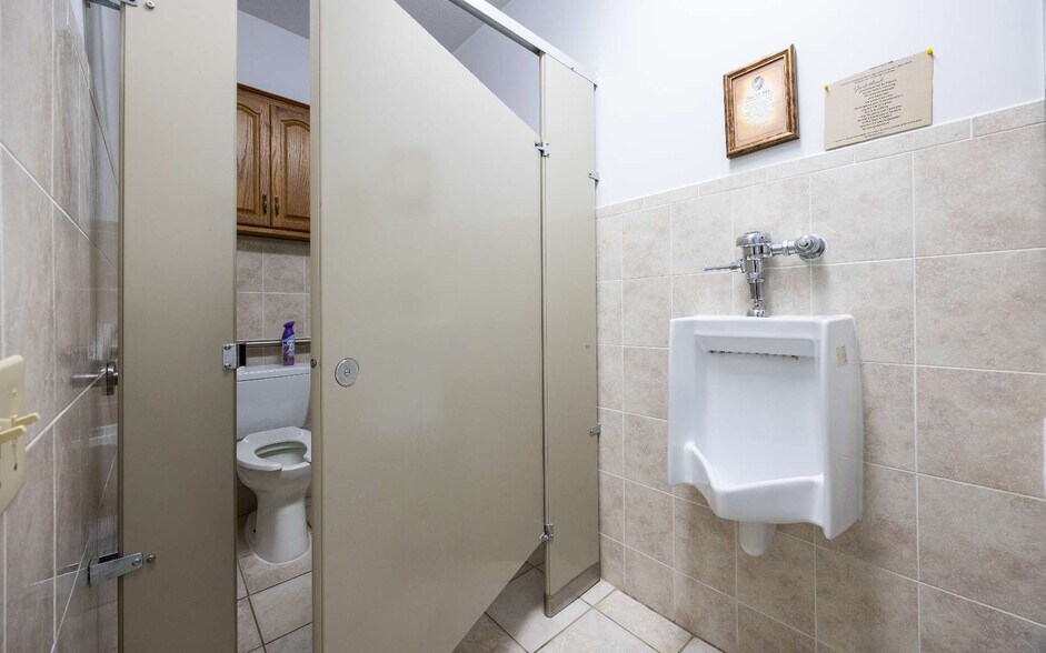 More Photos Of 1720 N Ohio Ave, Live Oak Office For Sale