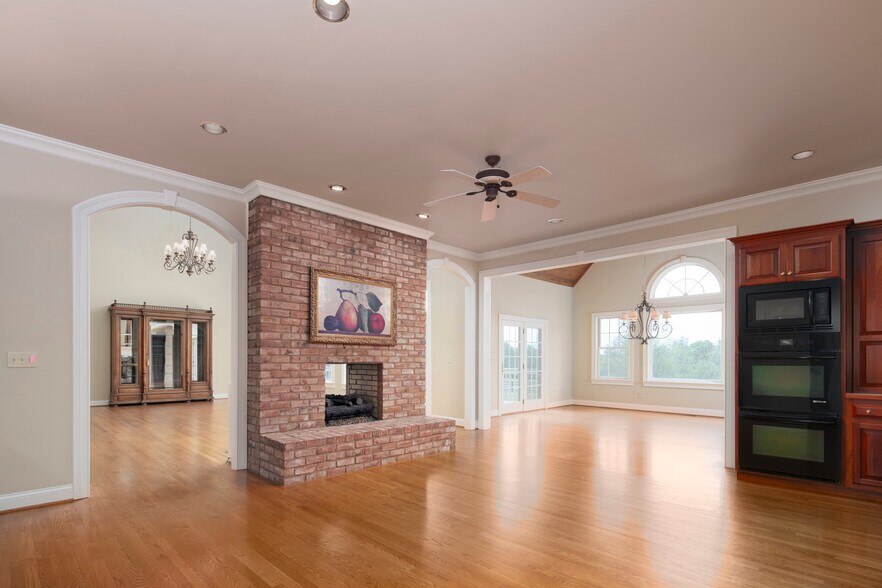 More Photos Of 4664 Lexington Rd, Winchester Specialty For Sale