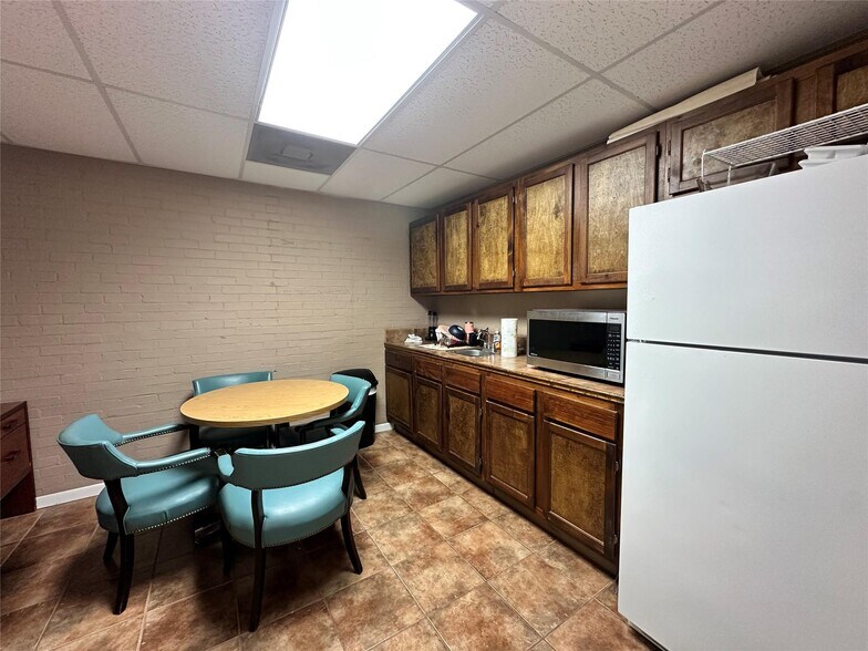 More Photos Of 120 S Charlton St, Woodville Office For Sale