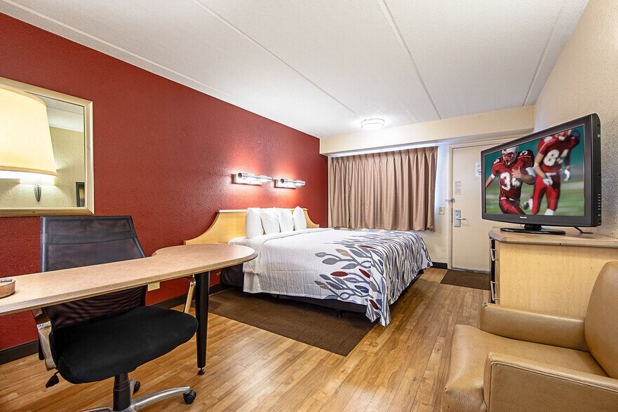 More Photos Of 7480 Northwoods Blvd, Charleston Hotel For Sale