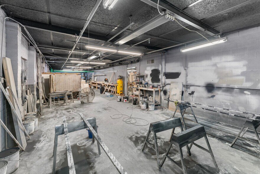 More Photos Of 580 Sw Broad St, Jesup Light Manufacturing For Sale