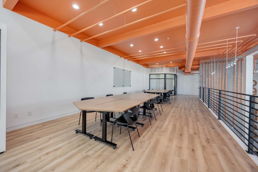 More Photos Of 5214 Harrisburg Blvd, Houston Office For Lease