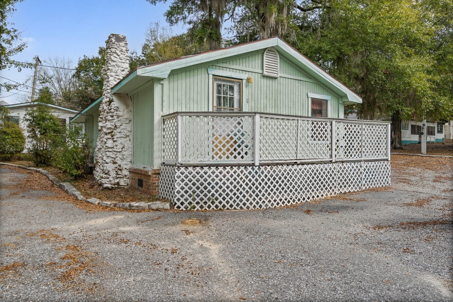 More Photos Of 355 S Mobile St, Fairhope Dormitory For Sale