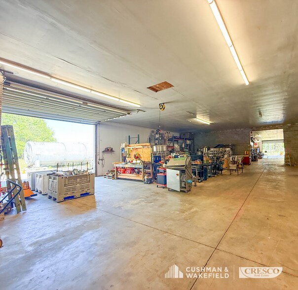 More Photos Of 4171 OH-14, Ravenna Showroom For Sale