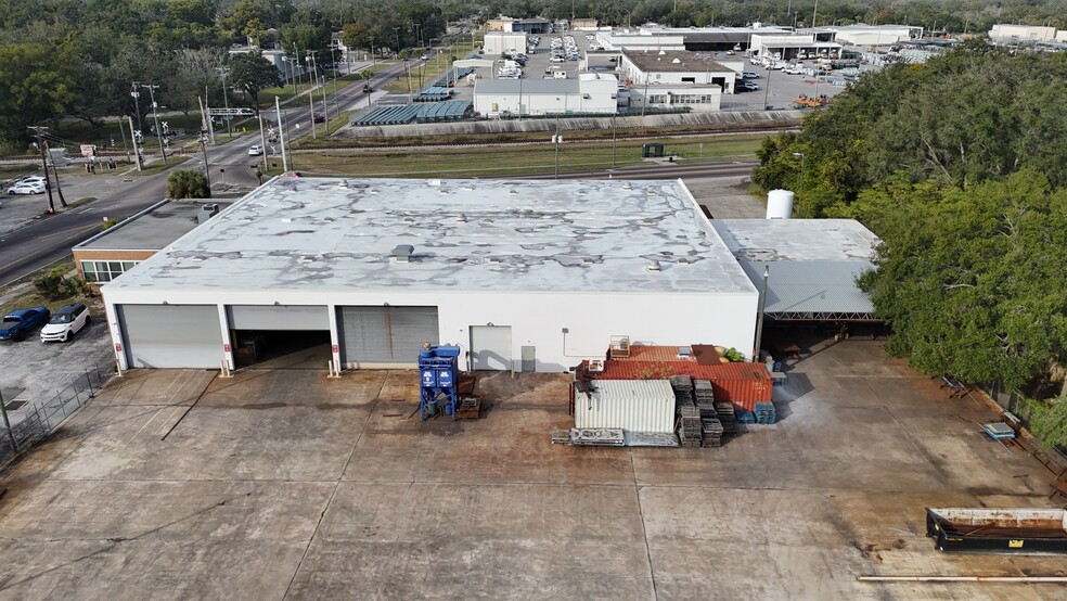 More Photos Of 2902 E Sligh Ave, Tampa Warehouse For Lease
