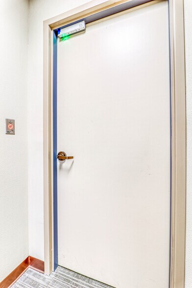 More Photos Of Sundland Park & Mesa Hills Dr., El Paso Office For Lease