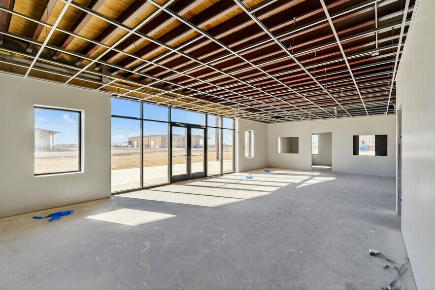 More Photos Of 16510 W Basin St, Odessa Warehouse For Lease