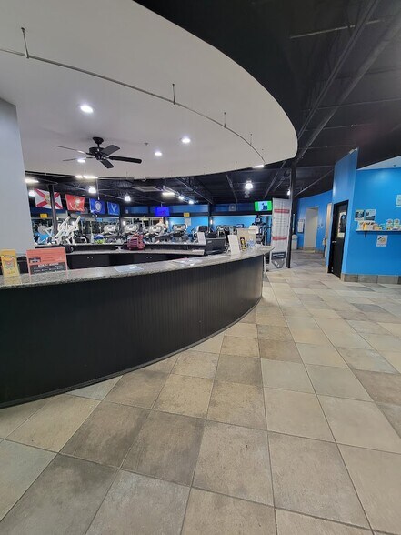 Primary Photo Of 1013 Cape Coral Pky E, Cape Coral Health Club For Sale